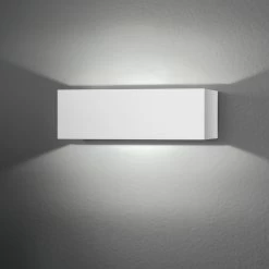 DLS Lighting Miami Wandleuchte 5 DLS Lighting Miami Wandleuchte -Artemide Store 002 Dls 23240731 Dls 01 003 140141 Amb d25401f843405aeb4c0b5988d4e7a72a