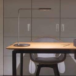 Lumina Flo Desk -Artemide Store 002 Lumina Flos Desk Tisch ambient3 1677246f1eed98ad8914b7593b584877