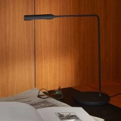 Lumina Flo Desk -Artemide Store 002 Lumina Flos Desk Tisch ambient5 2c3b2890103dd4b3287e164098b8f09b