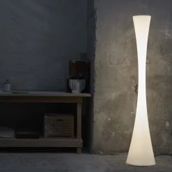 Martinelli Luce Biconica Pol -Artemide Store 002 Martinelli Luce Biconica Pol Outdoor Stehleuchte ambient1 8a4d15541e7c2317f6b2618a8e808038