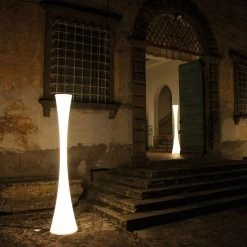 Martinelli Luce Biconica Pol -Artemide Store 002 Martinelli Luce Biconica Pol Outdoor Stehleuchte ambient5 c6339eebd4ebd701226273e565b47a4c