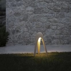 Martinelli Luce Cyborg Outdoor -Artemide Store 002 Martinelli Luce Cyborg Poller ambient2 00d9af4345fa4247f3da1dbe72cb0548
