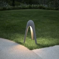 Martinelli Luce Cyborg Outdoor -Artemide Store 002 Martinelli Luce Cyborg Poller ambient3 3765451062f2306fd80b2f72db59bbcf