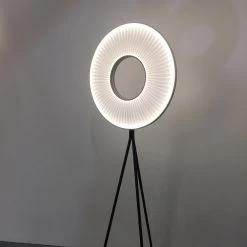 Dix Heures Dix Iris H590 -Artemide Store 004 dix heures dix H590 Steh detail2 5722d16ee4784315a2d9311007e93605