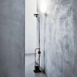 Flos Toio LED -Artemide Store 005 Flos Toio LED Steh total 116448 rot eec05941cab8e1dee4c6b006ff41560b