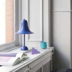 Verpan Pantop Table ⌀23 -Artemide Store 006 Verpan Pantop 23 Table ambient 118948 blau c36ea81f7547c402a1c3dc2e3cfaf4df