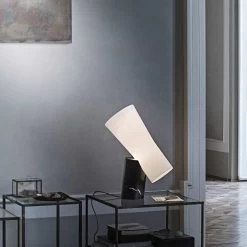 Foscarini Nile Tavolo -Artemide Store 008 Foscarini Nile Tisch ambient 126938 schwarz 7f7769e5f73dcd409ba5bbc4b06d718d