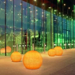 Moonlight 250 Mm MFL Vollkugel Mit Flexiblem Sockel -Artemide Store 009 moonlight stonelook 1400x1400 ambiente e99d553ae5771b290685756914139bf0