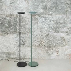 Flos Oblique Floor USB-C -Artemide Store 010 Flos Oblique Floor Steh ambient 082194c785ba408b2751c24a1562e38e